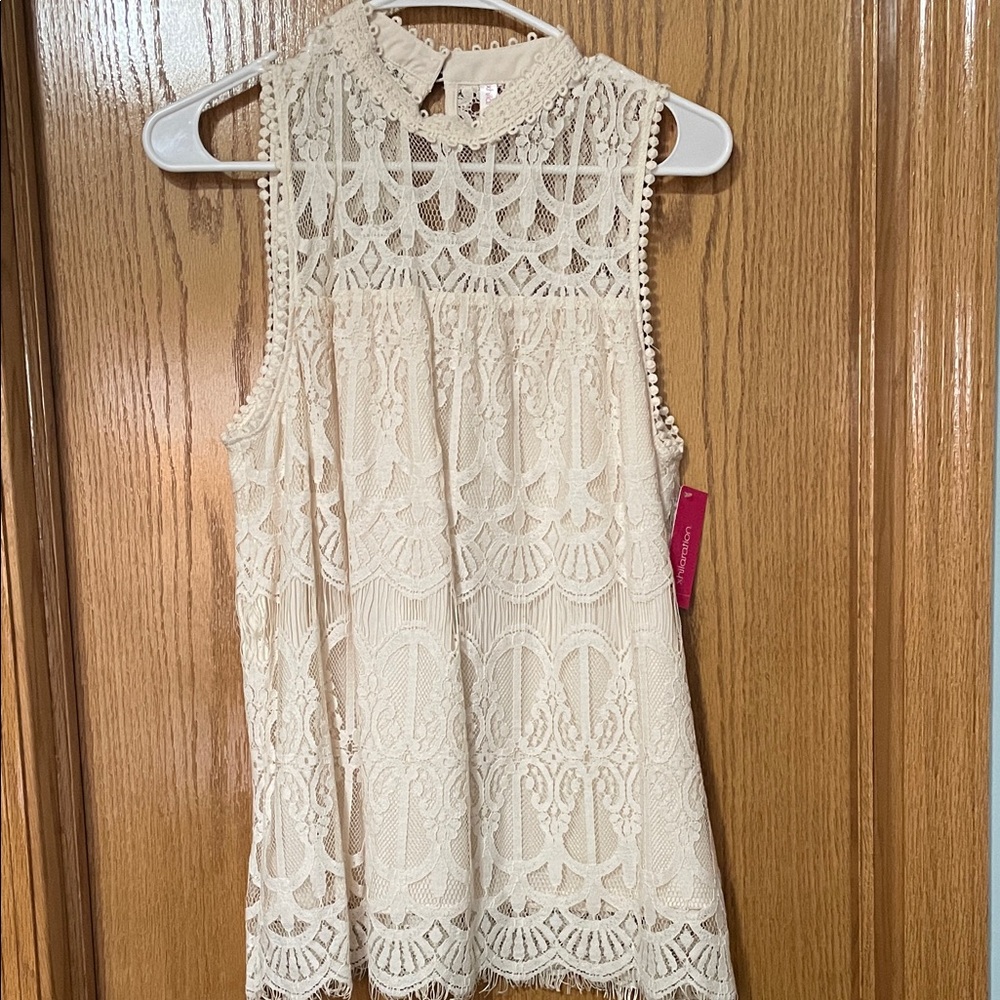 Xhilaration Sleeveless Cream Lace Detail Top